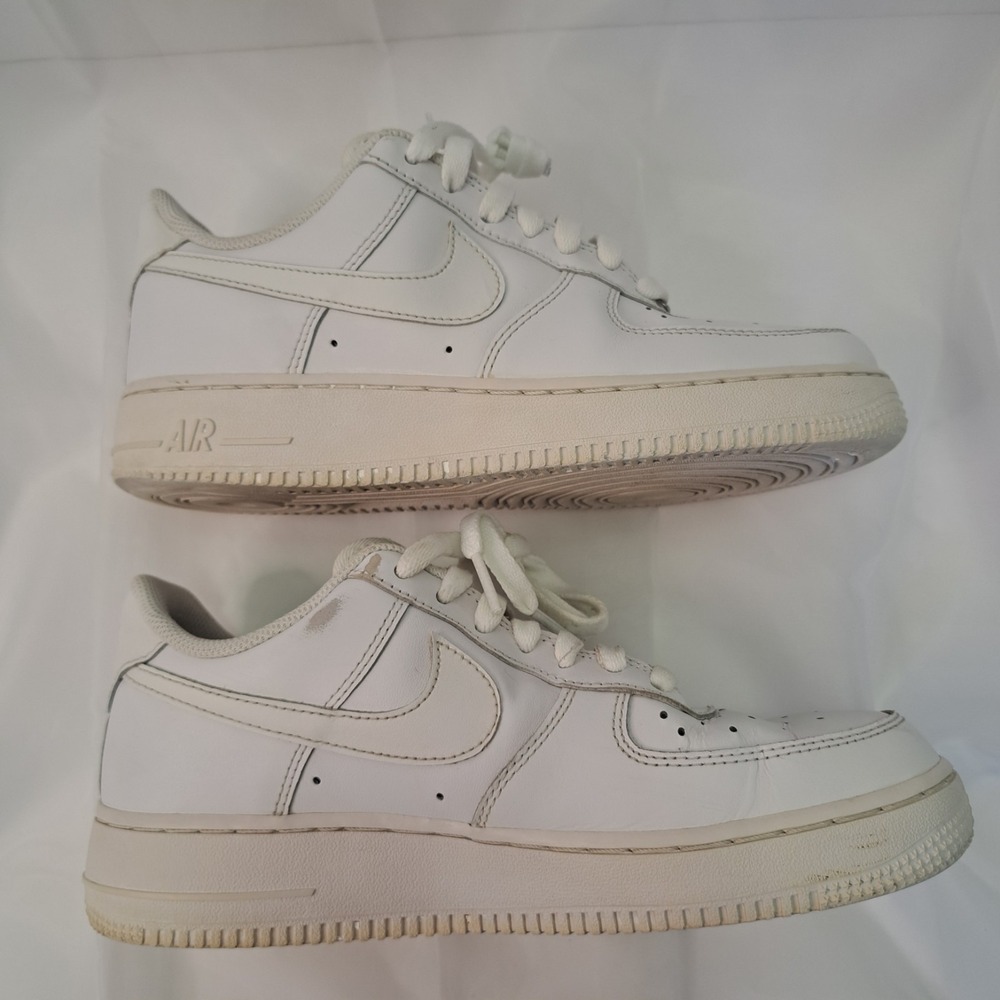 Nike Air Force 1 Low Triple White Sneaker Sz 8.5 Men Streetwear Classic Timeless - Picture 6 of 9